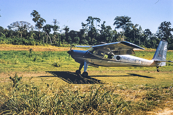 Helio Courier taking off